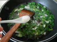 自制青菜肉丝年糕汤做法图解8)