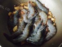 热腾腾的油焖大虾做法图解6)