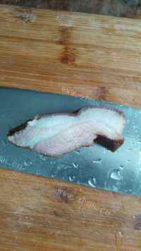 家乡风味腊肉炒酸四季豆做法图解2)