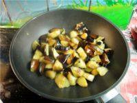 里脊肉烧茄子做法图解5)