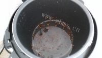 美白的大麦黑糖茶做法图解4)