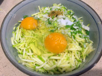 美味的西葫芦鸡蛋早餐煎饼做法图解4)