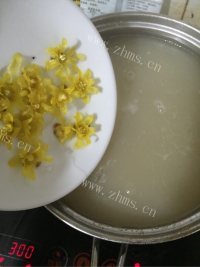 滋补养胃梅花莲子燕麦粥做法图解9)