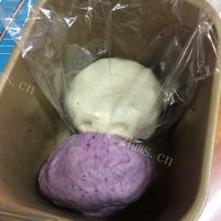 自制紫薯双色馒头做法图解2)