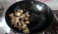 砂锅版红烧肉炖干扁豆做法图解6)