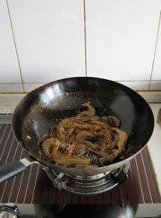 美味的麻辣干锅虾做法图解3)