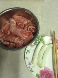 好吃的羊肉大葱馅水饺做法图解4)