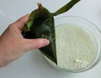 美味的栗子鲜肉茶粽做法图解12)