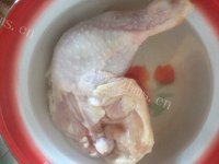 独特的香煎鸡腿做法图解1)