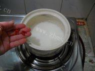 美味的牛奶玉米粥做法图解9)