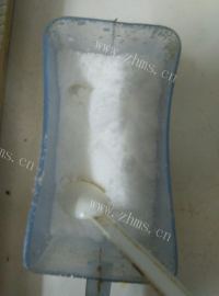 自制豆沙卷做法图解4)