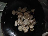 家常菜杏鲍菇炒菠菜做法图解3)