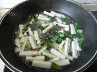 自制青菜肉丝年糕汤做法图解11)