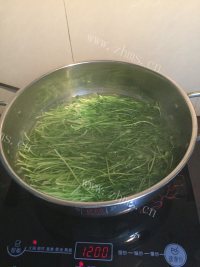 简单的凉拌豌豆苗做法图解5)
