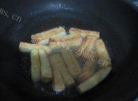 诱人葱烧豆腐做法图解5)