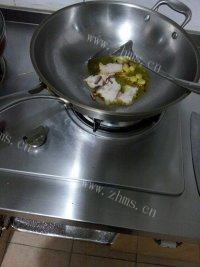 家常菜肉片炒平菇做法图解5)