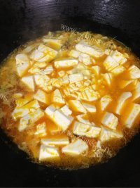 营养丰富的蟹黄豆腐做法图解6)