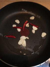 家常菜辣椒炒肉做法图解3)