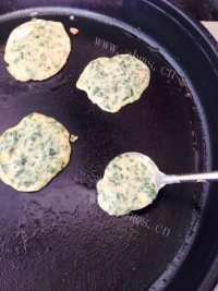 蒲公英鸡蛋饼做法图解6)