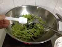 家常菜莴笋炒肉丝做法图解6)