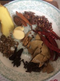 美味的卤鸡爪做法图解2)