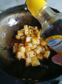 喷香的老干妈炒凉粉做法图解4)