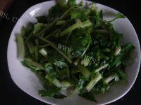 好吃的芹菜炒豆干做法图解2)