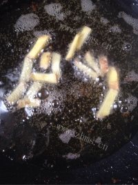 美味的葱皓鲫鱼做法图解5)
