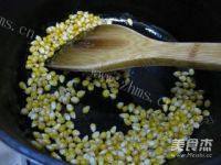 自制爆米花做法图解4)