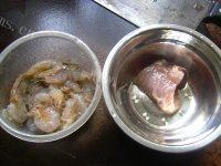 美味早餐鲜虾瘦肉粥做法图解3)