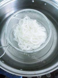 让人怀念的凉拌菠菜做法图解6)