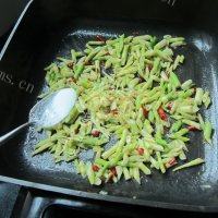 常吃不腻的春笋炒肉做法图解6)
