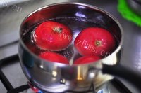 酸酸甜甜的珐琅锅西红柿牛楠汤做法图解8)