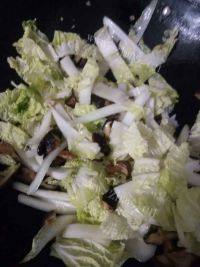 家常香菇焖白菜做法图解6)