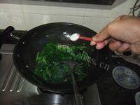 家常菜蒜蓉炒菠菜做法图解6)