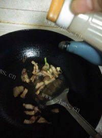 家常菜花菜炒肉丝做法图解10)