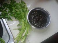 鲜香的芹菜炒木耳做法图解1)