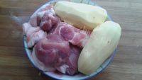 土豆红烧肉做法图解1)