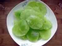 满口生香的清炒莴笋做法图解2)
