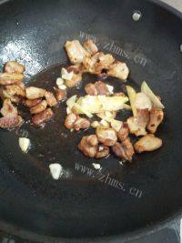 味道不错的四季豆炒肉做法图解6)