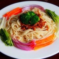 美味的老北京炸酱面