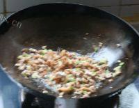 肉末橄榄菜炒芸豆做法图解4)