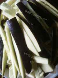 家常菜青椒茄丝做法图解1)