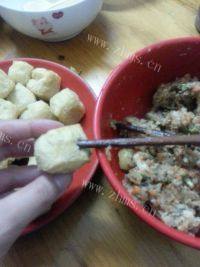 自制油豆腐塞肉做法图解8)