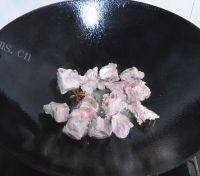家常菜排骨焖土豆做法图解4)