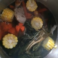 清爽可口的菜干猪骨汤做法图解3)
