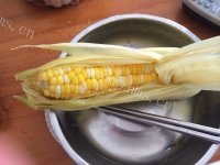 独特的水煮玉米做法图解5)