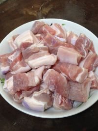 鲜美可口的红烧肉炖土豆做法图解1)