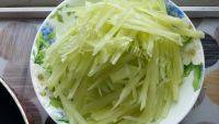 家常菜清炒莴笋丝做法图解2)