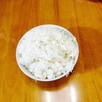 美味的胡萝卜炒饭做法图解3)